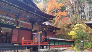 三峰神社の拝殿とその奥にある本殿 三峰神社の拝殿とその奥にある本殿
