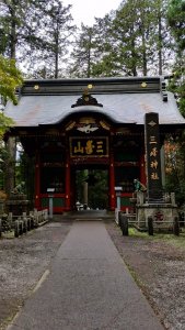 三峯神社の随身門 三峯神社の随身門