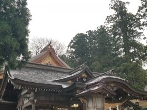 白山比咩神社　拝殿と空
