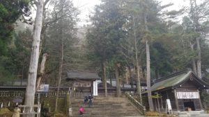 上社本宮 御柱と堀重門 上社本宮 御柱と堀重門